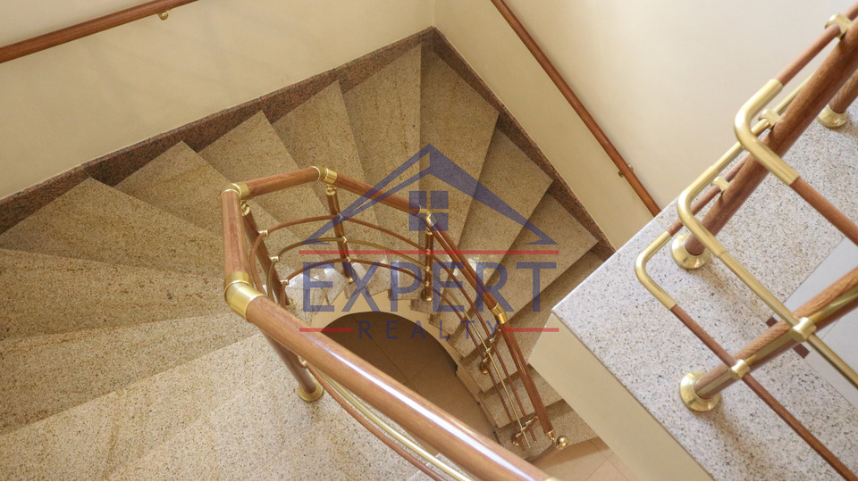 ԱՎԱՆ, ՊԱՐՈՒՅՐ ՍԵՎԱԿ ԹԱՂԱՄԱՍ, 3 ՀԱՐԿԱՆԻ ԱՌԱՆՁՆԱՏՈՒՆ