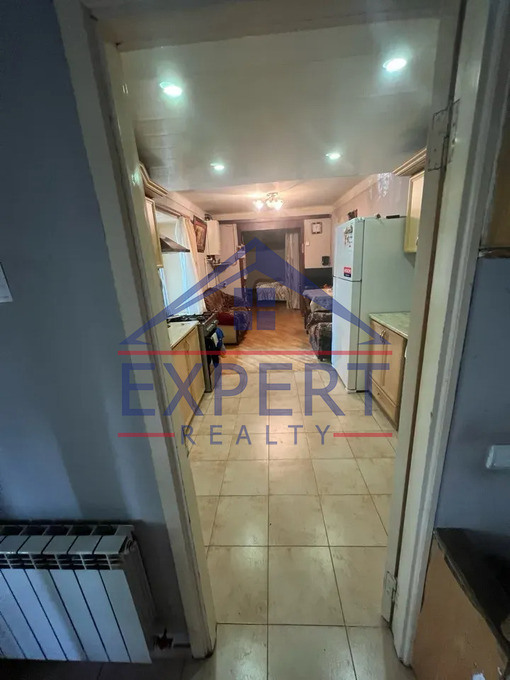 ԱՐԱԲԿԻՐ, ԿՈՄԻՏԱՍԻ ՊՈՂՈՏԱ, 3 ՍԵՆՅԱԿ