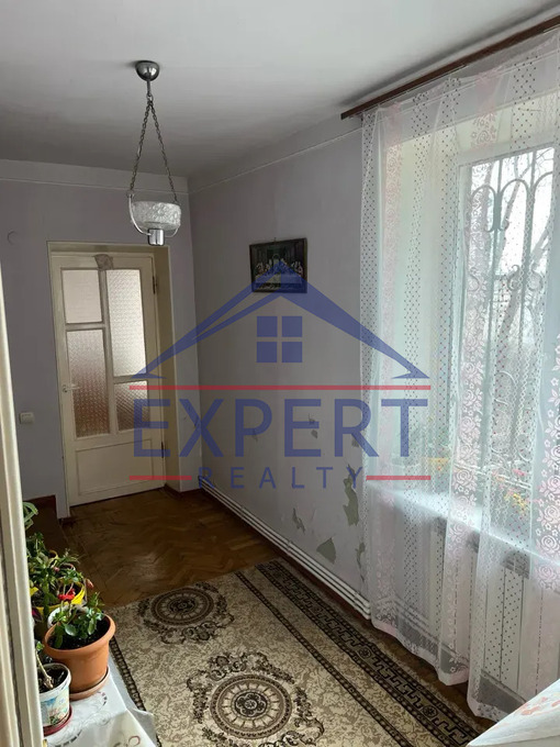 ԱՐԱԲԿԻՐ, ԿՈՄԻՏԱՍԻ ՊՈՂՈՏԱ, 3 ՍԵՆՅԱԿ