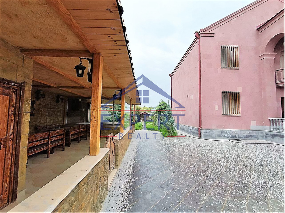 ԱՎԱՆ-ԱՌԻՆՋ, ՊԱՐՈՒՅՐ ՍԵՎԱԿ ԹԱՂԱՄԱՍ, 2 ՀԱՐԿԱՆԻ ԱՌԱՆՁՆԱՏՈՒՆ