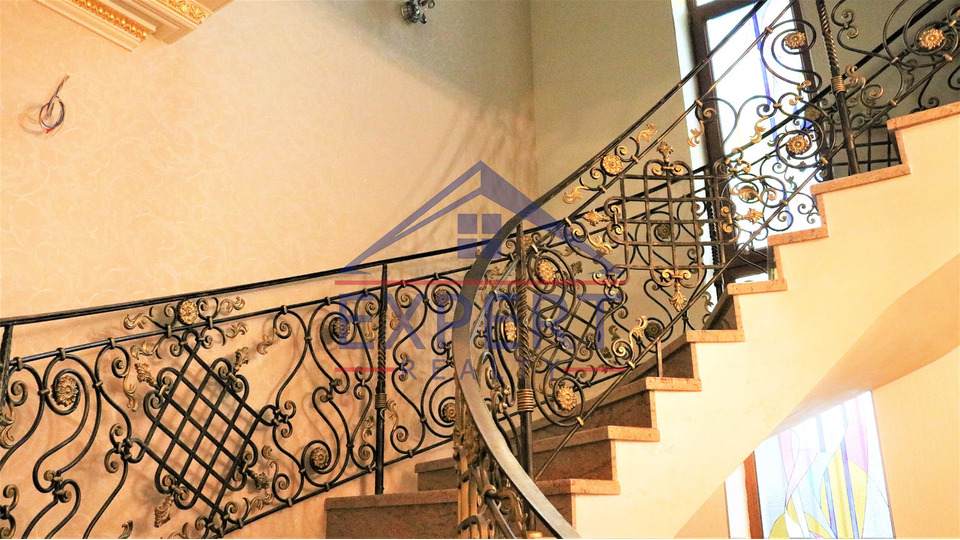 ԱՎԱՆ-ԱՌԻՆՋ, ՊԱՐՈՒՅՐ ՍԵՎԱԿ ԹԱՂԱՄԱՍ, 2 ՀԱՐԿԱՆԻ ԱՌԱՆՁՆԱՏՈՒՆ