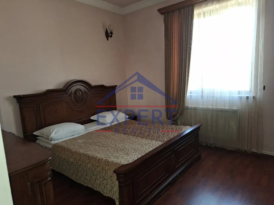ԴԱՎԹԱՇԵՆ, 10-ՐԴ ՓՈՂՈՑ, 2 ՀԱՐԿԱՆԻ ԱՌԱՆՁՆԱՏՈՒՆ