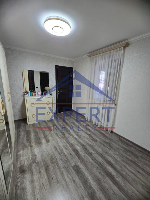 ԱՋԱՓՆՅԱԿ, ԳՐԻԳՈՐ ԶՈՀՐԱՊԻ ՓՈՂՈՑ, 2 ՀԱՐԿԱՆԻ ԱՌԱՆՁՆԱՏՈՒՆ