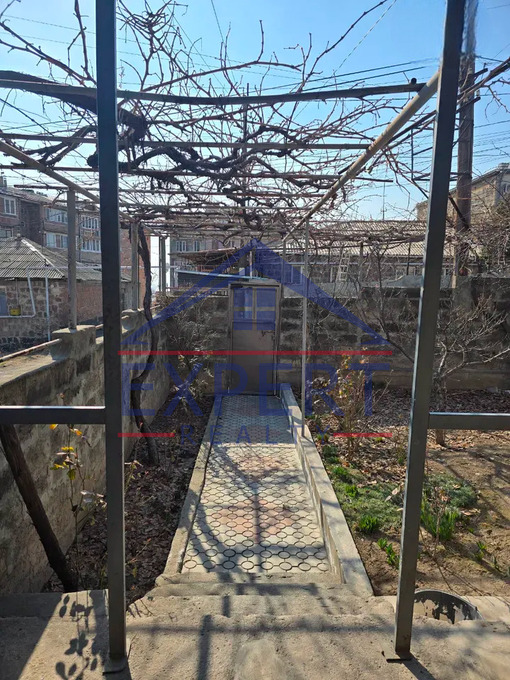 ԱՋԱՓՆՅԱԿ, ԳՐԻԳՈՐ ԶՈՀՐԱՊԻ ՓՈՂՈՑ, 2 ՀԱՐԿԱՆԻ ԱՌԱՆՁՆԱՏՈՒՆ