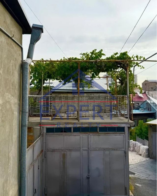ԱՋԱՓՆՅԱԿ, ԳՐԻԳՈՐ ԶՈՀՐԱՊԻ ՓՈՂՈՑ, 2 ՀԱՐԿԱՆԻ ԱՌԱՆՁՆԱՏՈՒՆ