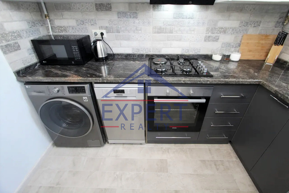 ԿԵՆՏՐՈՆ, ԱԼԵՔ ՄԱՆՈՒԿՅԱՆ, 4 ՍԵՆՅԱԿ