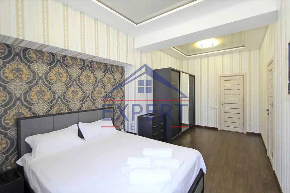 ԿԵՆՏՐՈՆ, ԱԼԵՔ ՄԱՆՈՒԿՅԱՆ, 4 ՍԵՆՅԱԿ