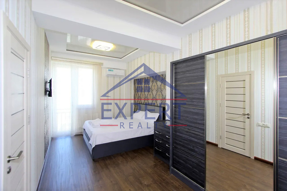 ԿԵՆՏՐՈՆ, ԱԼԵՔ ՄԱՆՈՒԿՅԱՆ, 4 ՍԵՆՅԱԿ