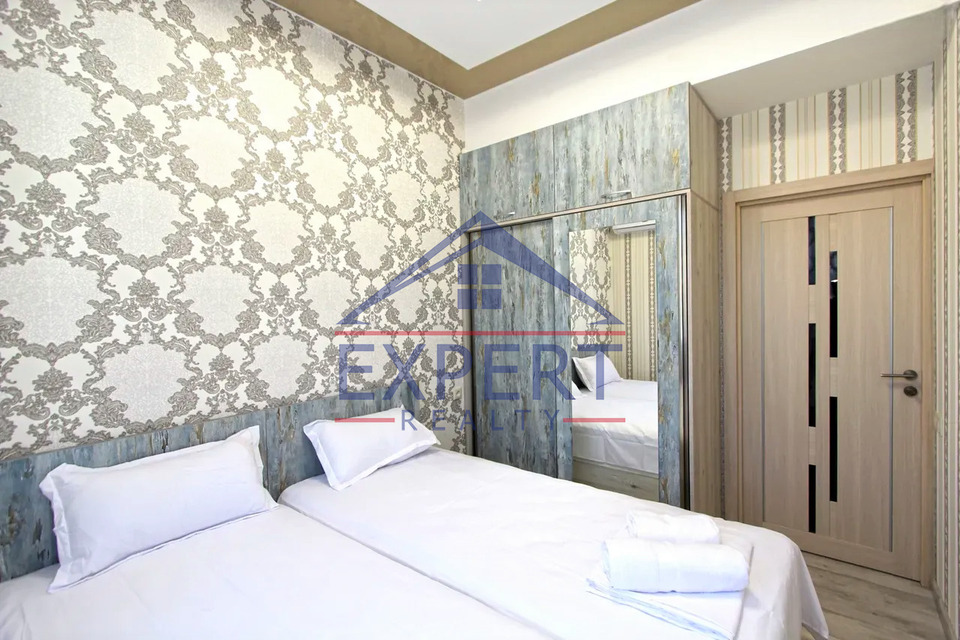 ԿԵՆՏՐՈՆ, ԱԼԵՔ ՄԱՆՈՒԿՅԱՆ, 4 ՍԵՆՅԱԿ