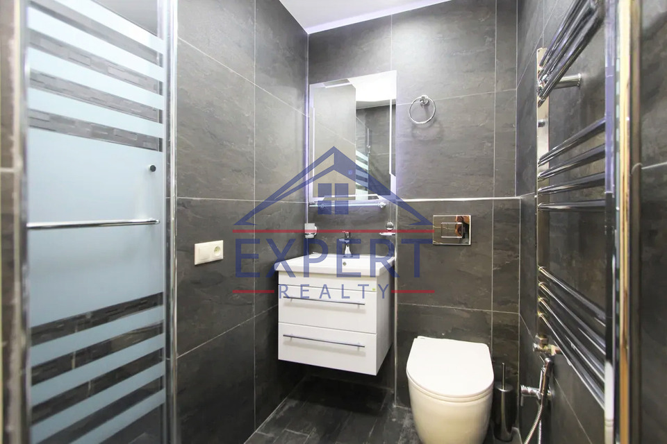 ԿԵՆՏՐՈՆ, ԱԼԵՔ ՄԱՆՈՒԿՅԱՆ, 4 ՍԵՆՅԱԿ