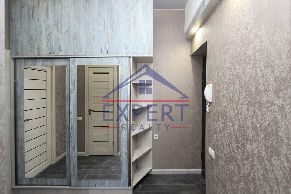 ԿԵՆՏՐՈՆ, ԱԼԵՔ ՄԱՆՈՒԿՅԱՆ, 4 ՍԵՆՅԱԿ