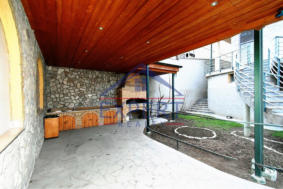 ՄԱԼԱԹԻԱ ՍԵԲԱՍՏԻԱ, ՆՈՅ ԹԱՂԱՄԱՍ, 8+ ՍԵՆՅԱԿ