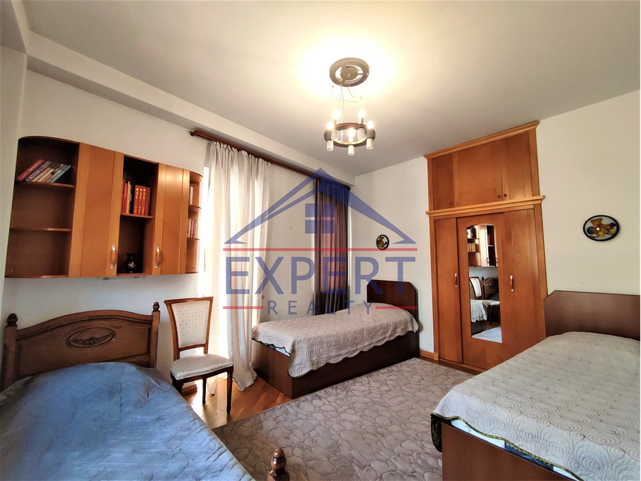 ԿԵՆՏՐՈՆ, ՊՈՒՇԿԻՆԻ ՓՈՂՈՑ, 6 ՍԵՆՅԱԿ