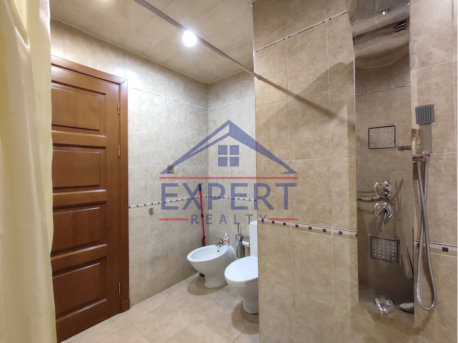 ԿԵՆՏՐՈՆ, ՊՈՒՇԿԻՆԻ ՓՈՂՈՑ, 6 ՍԵՆՅԱԿ