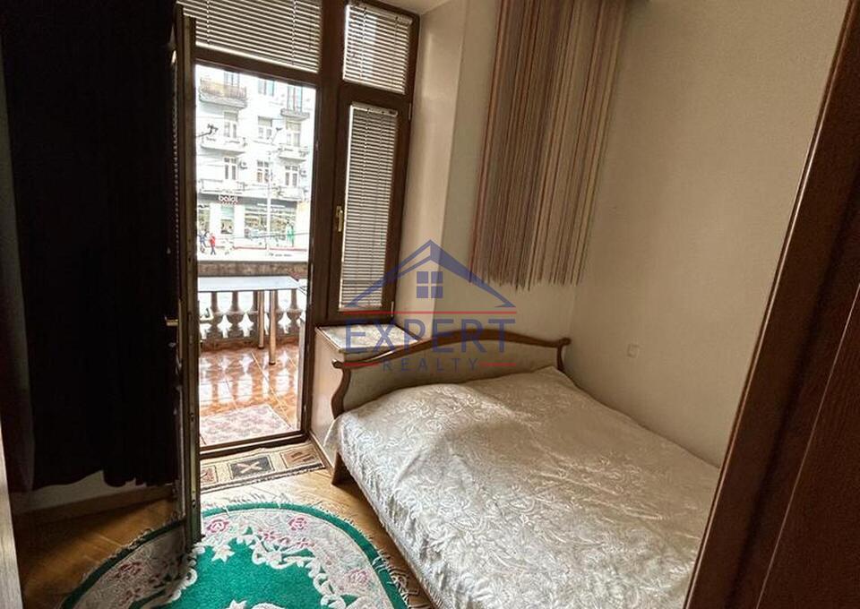 ԿԵՆՏՐՈՆ, ՄԱՇՏՈՑԻ ՊՈՂՈՏԱ, 2 ՍԵՆՅԱԿ