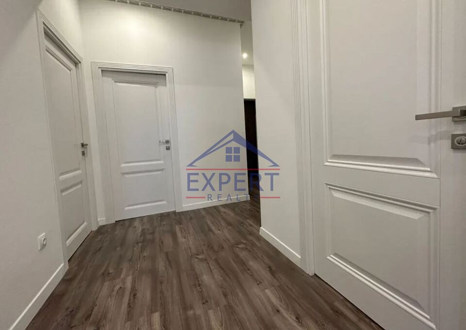 Նիկողայոս Տիգրանյան,  3սեն․, 93 քմ․, 9/12 հարկ