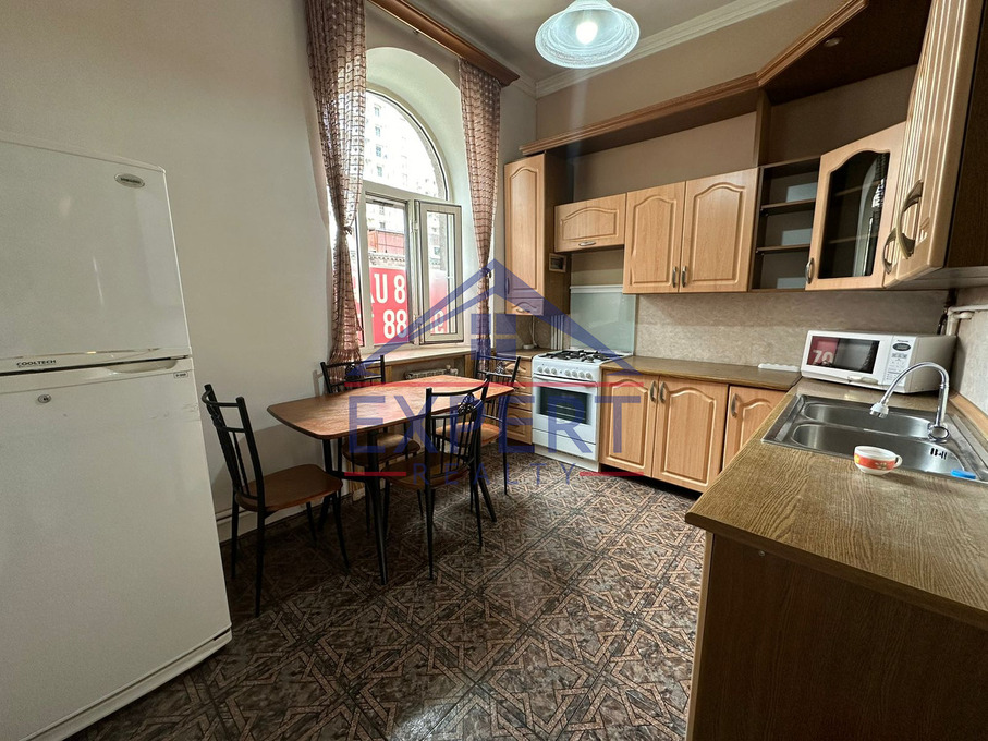 ԿԵՆՏՐՈՆ ԱՄԻՐՅԱՆ ՓՈՂՈՑ, 3 ՍԵՆՅԱԿ