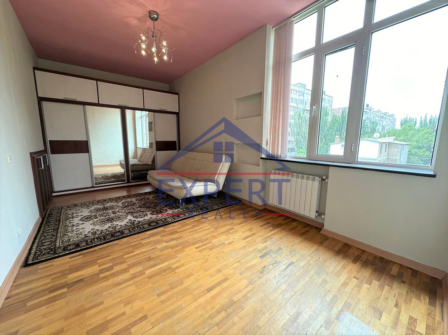 ԿԵՆՏՐՈՆ ԱՄԻՐՅԱՆ ՓՈՂՈՑ, 3 ՍԵՆՅԱԿ