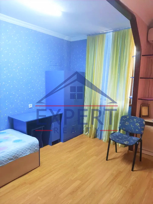 ԱՐԱԲԿԻՐ, ԱՐԱՄ ԽԱՉԱՏՐՅԱՆ ՓՈՂՈՑ, 3 ՍԵՆՅԱԿ