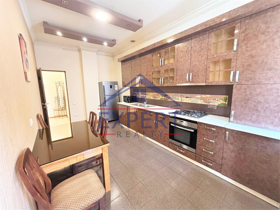 ԿԵՆՏՐՈՆ, ԱՐԱՄԻ ՓՈՂՈՑ, 3 ՍԵՆՅԱԿ