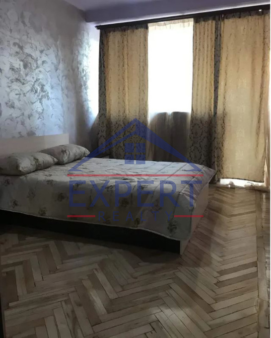 ԿԵՆՏՐՈՆ, ԿՈՂԲԱՑԻ ՓՈՂՈՑ, 3 ՍԵՆՅԱԿ