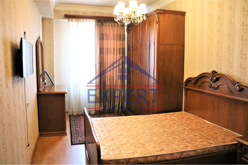 ԱՐԱԲԿԻՐ, ՀՐԱՉՅԱ ՔՈՉԱՐԻ ՓՈՂՈՑ, 3 ՍԵՆՅԱԿ