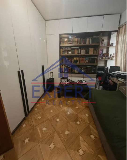 ԷՐԵԲՈՒՆԻ, ԱԶԱՏԱՄԱՐՏԻԿՆԵՐԻ ՓՈՂՈՑ, 3 ՍԵՆՅԱԿ