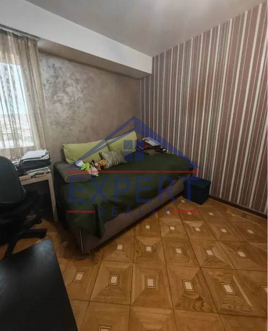 ԷՐԵԲՈՒՆԻ, ԱԶԱՏԱՄԱՐՏԻԿՆԵՐԻ ՓՈՂՈՑ, 3 ՍԵՆՅԱԿ