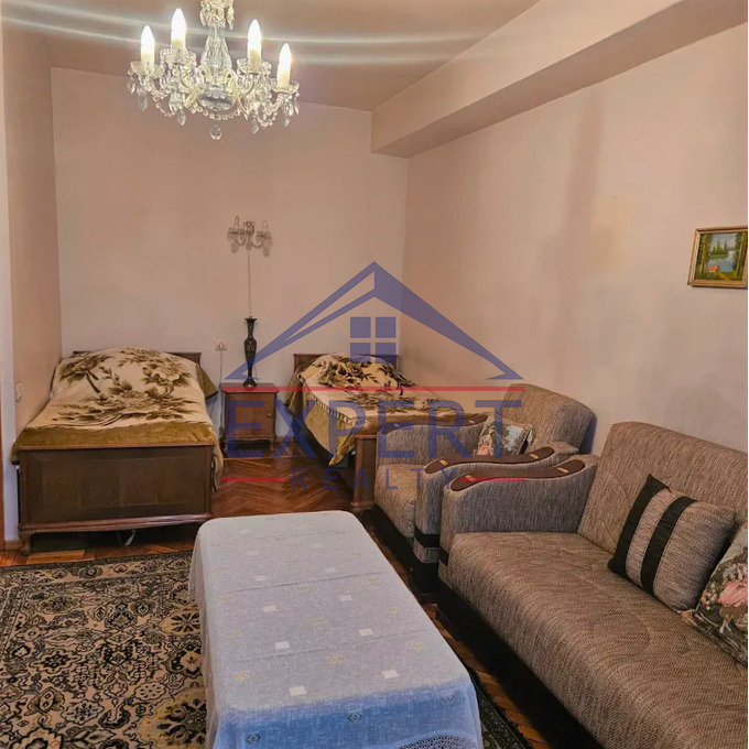 ԿԵՆՏՐՈՆ, ՎԱՐԴԱՆԱՆՑ ՓՈՂՈՑ, 1 ՍԵՆՅԱԿ