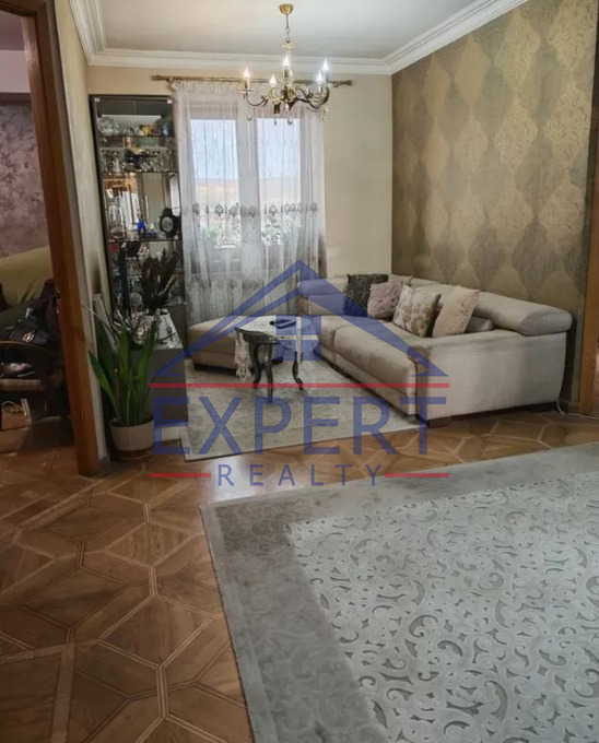 ԷՐԵԲՈՒՆԻ, ԱԶԱՏԱՄԱՐՏԻԿՆԵՐԻ ՓՈՂՈՑ, 3 ՍԵՆՅԱԿ