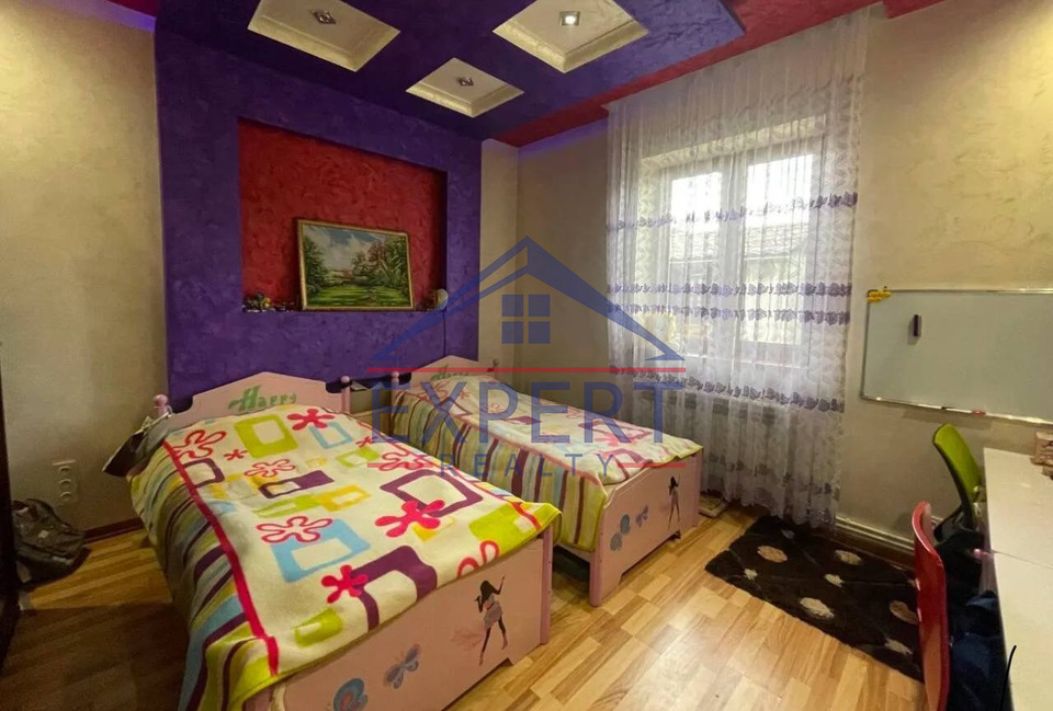 ԱՋԱՓՆՅԱԿ, ՍԻԼԻԿՅԱՆ Թ, 5 ՍԵՆՅԱԿ