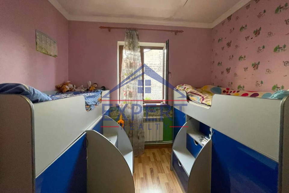 ԱՋԱՓՆՅԱԿ, ՍԻԼԻԿՅԱՆ Թ, 5 ՍԵՆՅԱԿ