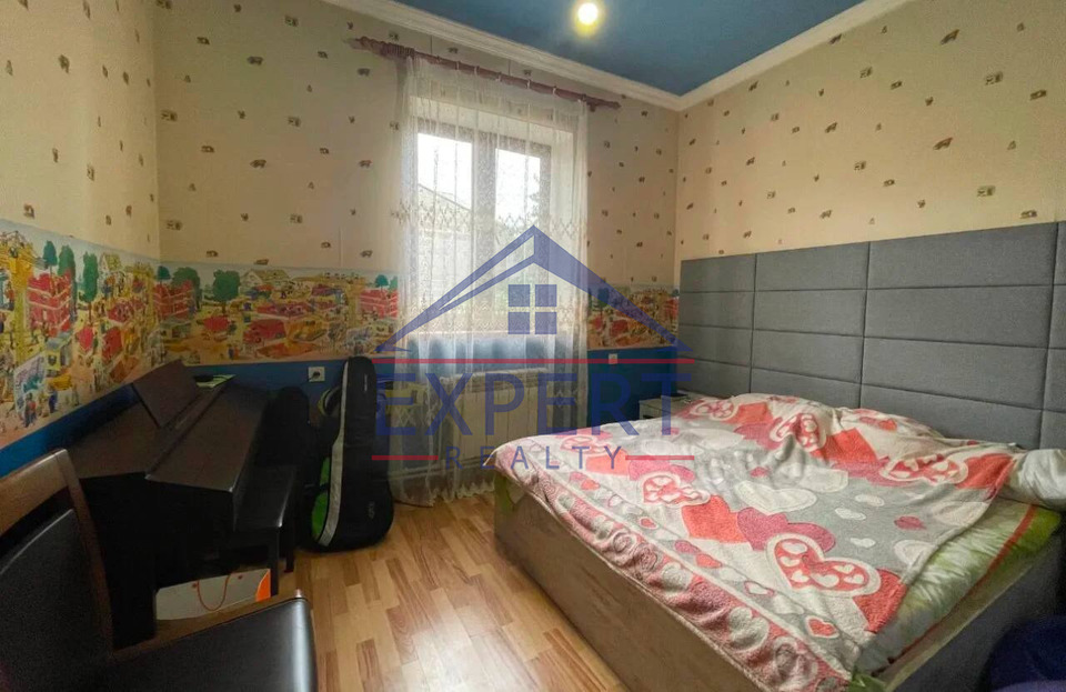 ԱՋԱՓՆՅԱԿ, ՍԻԼԻԿՅԱՆ Թ, 5 ՍԵՆՅԱԿ