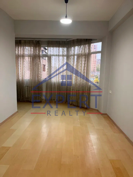 ԿԵՆՏՐՈՆ, ԼԵՌ ԿԱՄՍԱՐԻ ՓՈՂՈՑ, 4 ՍԵՆՅԱԿ