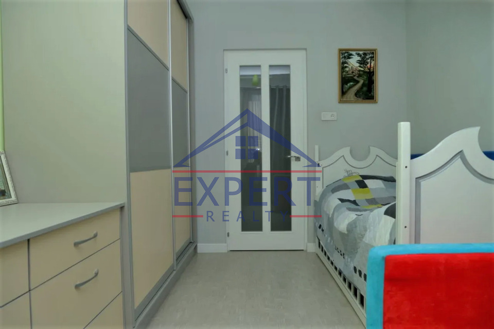 ԱՋԱՓՆՅԱԿ, ՇԻՆԱՐԱՐՆԵՐԻ ՓՈՂՈՑ, 4 ՍԵՆՅԱԿ
