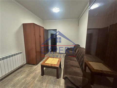 ԿԵՆՏՐՈՆ, ՉԱՐԵՆՑԻ ՓՈՂՈՑ, 2 ՍԵՆՅԱԿ