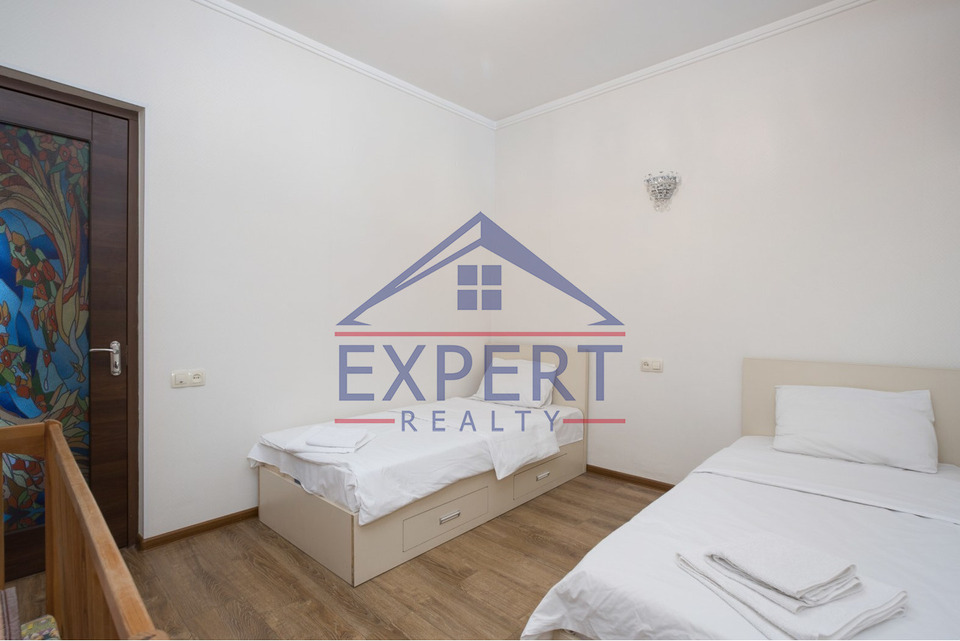 ԿԵՆՏՐՈՆ, ՍԱՅԱԹ ՆՈՎԱ ՊՈՂՈՏԱ, 4 ՍԵՆՅԱԿ