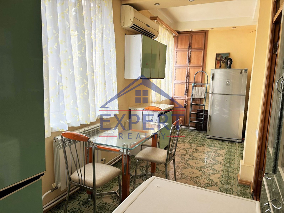 ԿԵՆՏՐՈՆ, ԶԱՔՅԱՆ ՓՈՂՈՑ, 3 ՍԵՆՅԱԿ