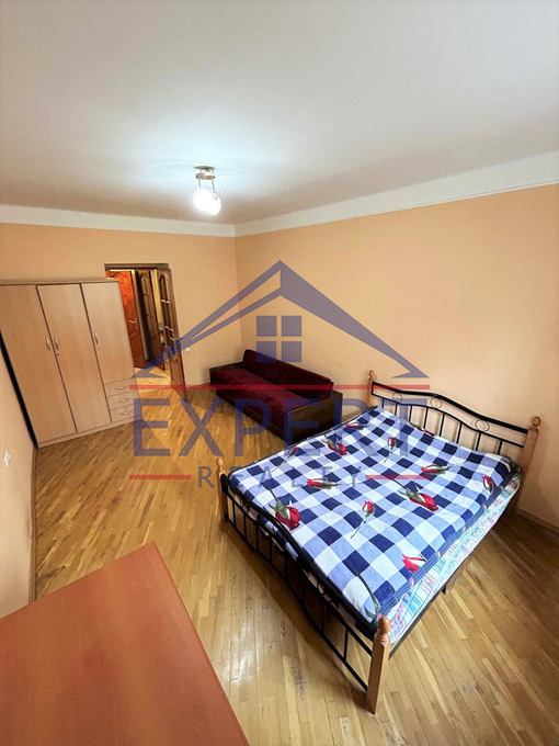 ԿԵՆՏՐՈՆ, ԶԱՔՅԱՆ ՓՈՂՈՑ, 3 ՍԵՆՅԱԿ