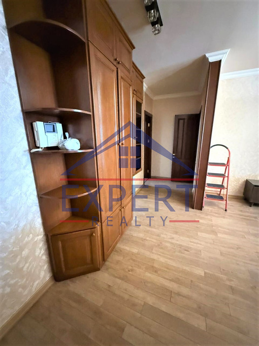 ԿԵՆՏՐՈՆ, ԽՈՐԵՆԱՑՈՒ ՓՈՂՈՑ, 3 ՍԵՆՅԱԿ