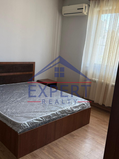 ԿԵՆՏՐՈՆ, ԽՈՐԵՆԱՑՈՒ ՓՈՂՈՑ, 3 ՍԵՆՅԱԿ