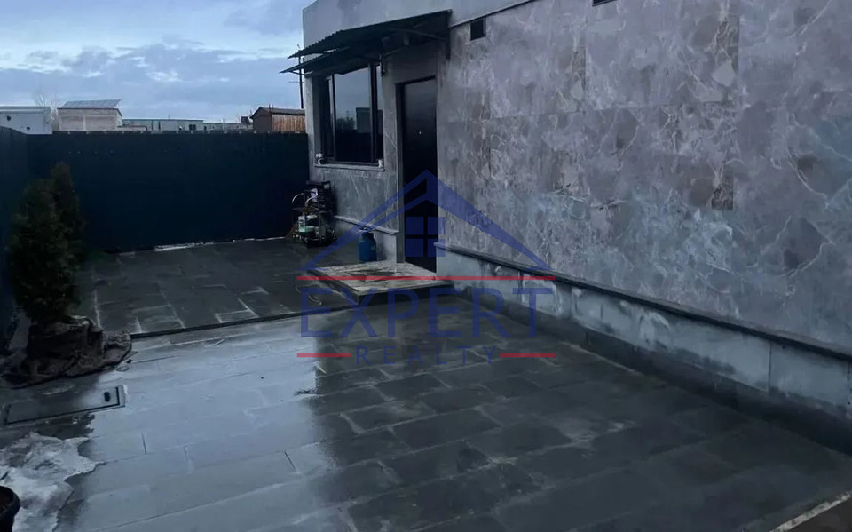 Նոր Նորքում Տուն Թևոսյան փողոցում 5 ՍԵՆՅԱԿ