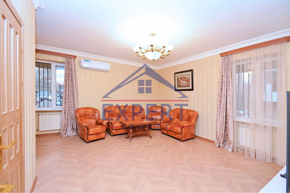 ԿԵՆՏՐՈՆ, ՉԱՅԿՈՎՍԿՈՒ ՓՈՂՈՑ, 4 ՍԵՆՅԱԿ