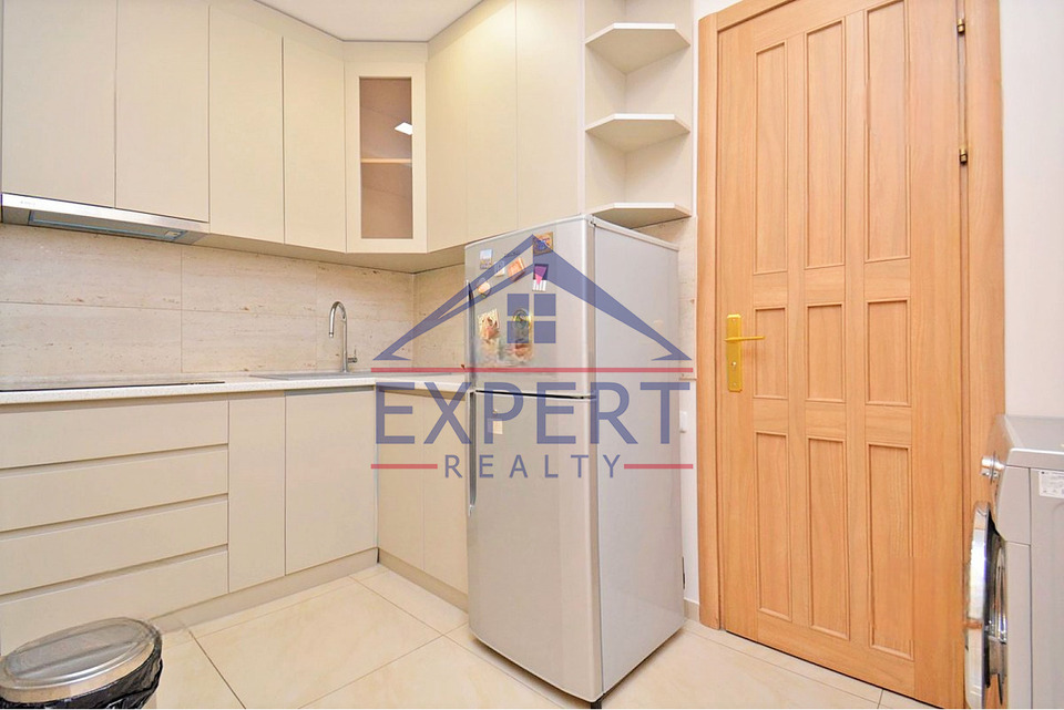 ԿԵՆՏՐՈՆ, ՉԱՅԿՈՎՍԿՈՒ ՓՈՂՈՑ, 4 ՍԵՆՅԱԿ