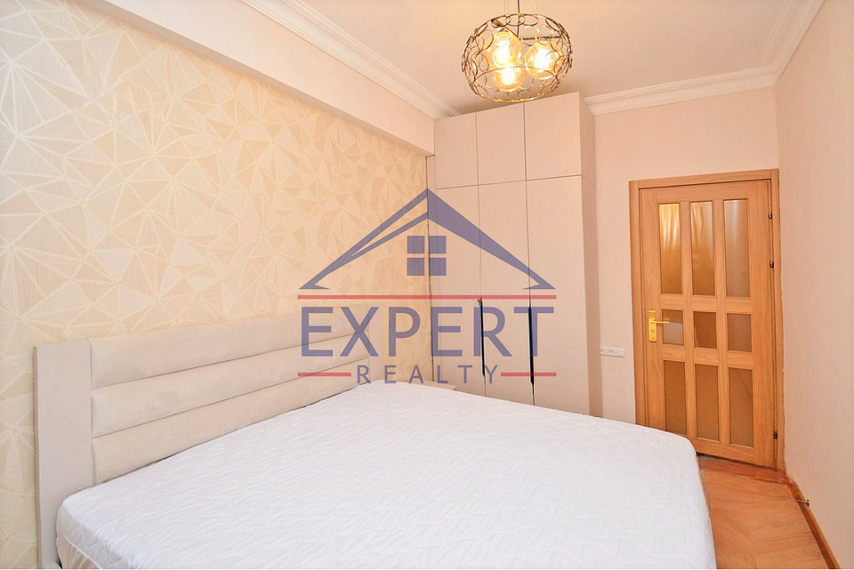 ԿԵՆՏՐՈՆ, ՉԱՅԿՈՎՍԿՈՒ ՓՈՂՈՑ, 4 ՍԵՆՅԱԿ