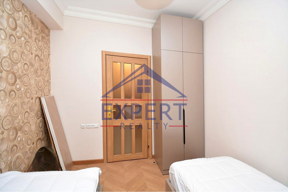 ԿԵՆՏՐՈՆ, ՉԱՅԿՈՎՍԿՈՒ ՓՈՂՈՑ, 4 ՍԵՆՅԱԿ