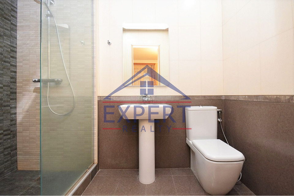 ԿԵՆՏՐՈՆ, ՉԱՅԿՈՎՍԿՈՒ ՓՈՂՈՑ, 4 ՍԵՆՅԱԿ