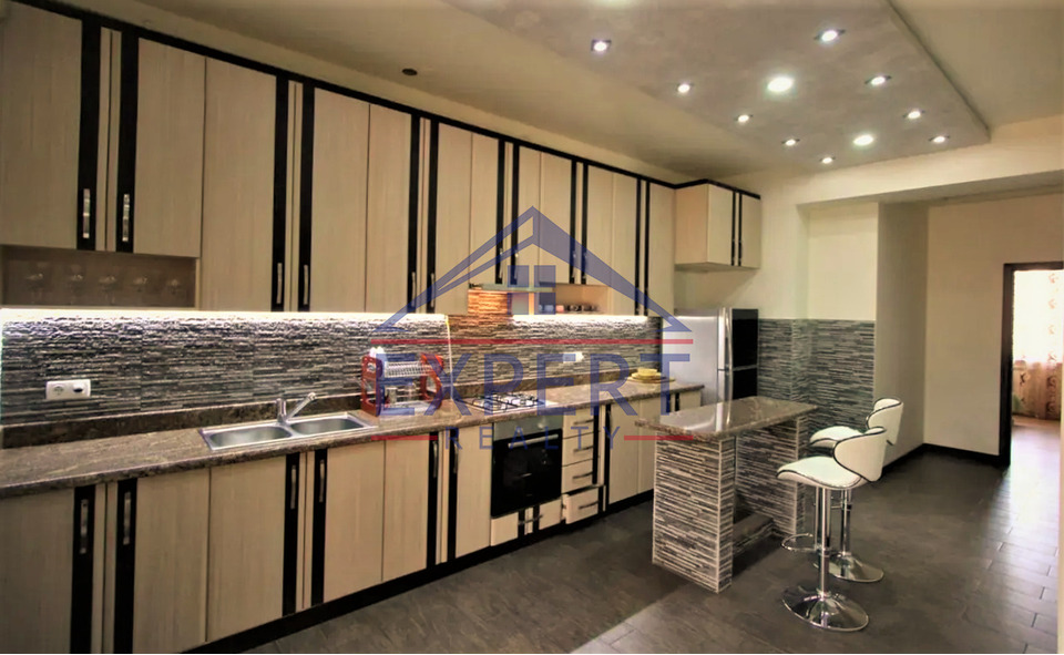 ԿԵՆՏՐՈՆ, ՄԱՇՏՈՑԻ ՊՈՂՈՏԱ, 3 ՍԵՆՅԱԿ