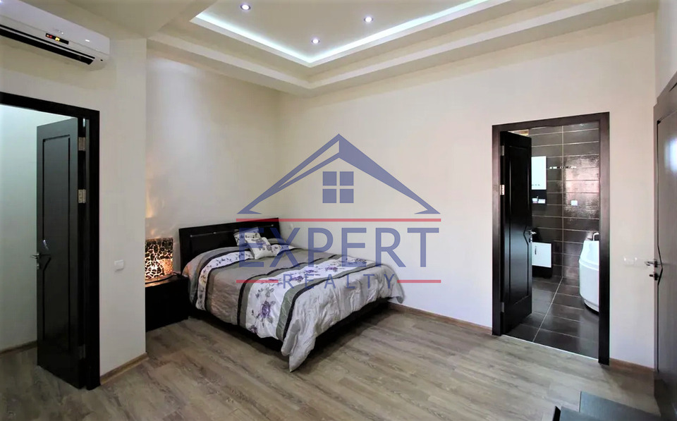 ԿԵՆՏՐՈՆ, ՄԱՇՏՈՑԻ ՊՈՂՈՏԱ, 3 ՍԵՆՅԱԿ