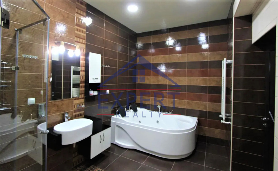 ԿԵՆՏՐՈՆ, ՄԱՇՏՈՑԻ ՊՈՂՈՏԱ, 3 ՍԵՆՅԱԿ